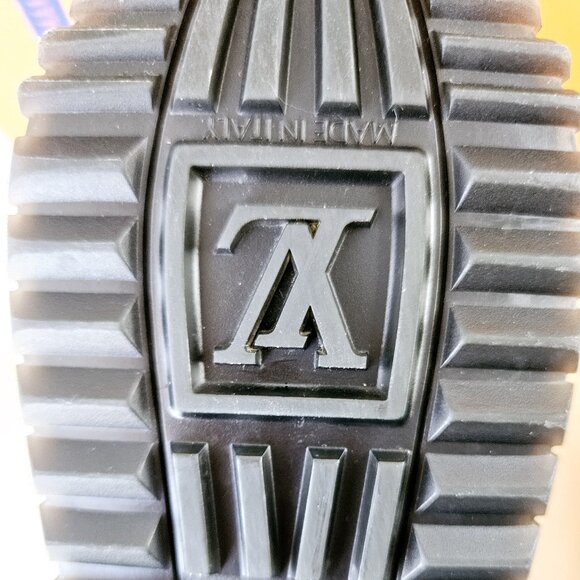 LOUIS VUITTON Run Away Sneaker - Picture 8 of 16
